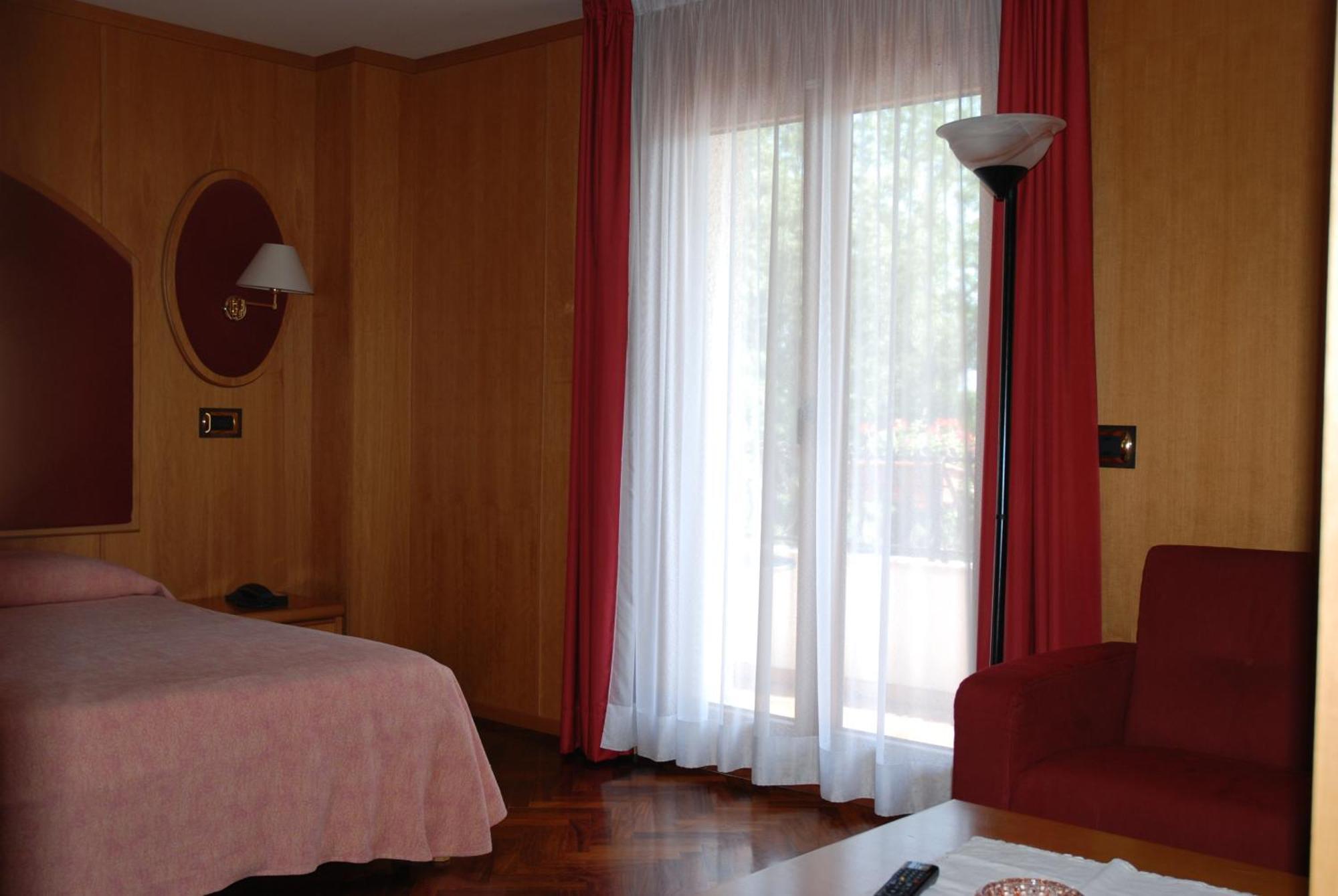 Hotel Al Giardino Fanna Zewnętrze zdjęcie